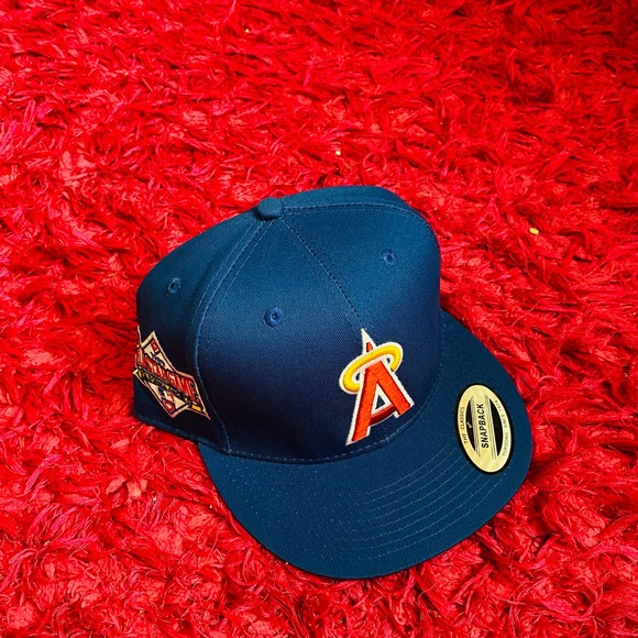 Hat - Picture 1 of 2